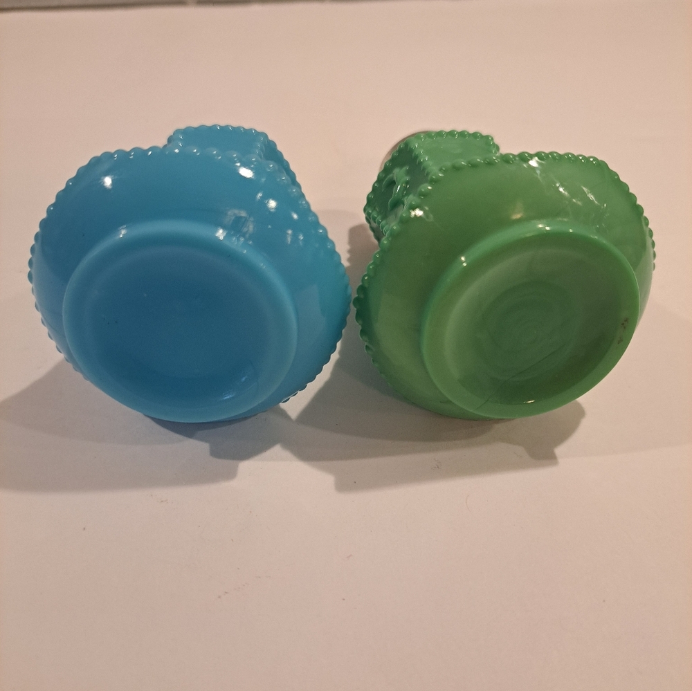 Vtg McKee Glass Pr FLOWER PANEL Beaded Blue & Green Salt & Pepper Shakers - Picture 11 of 14